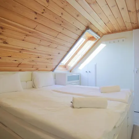 Galerius Pihenohaz By Bltn *