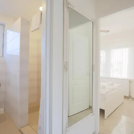 Galerius Pihenohaz By Bltn